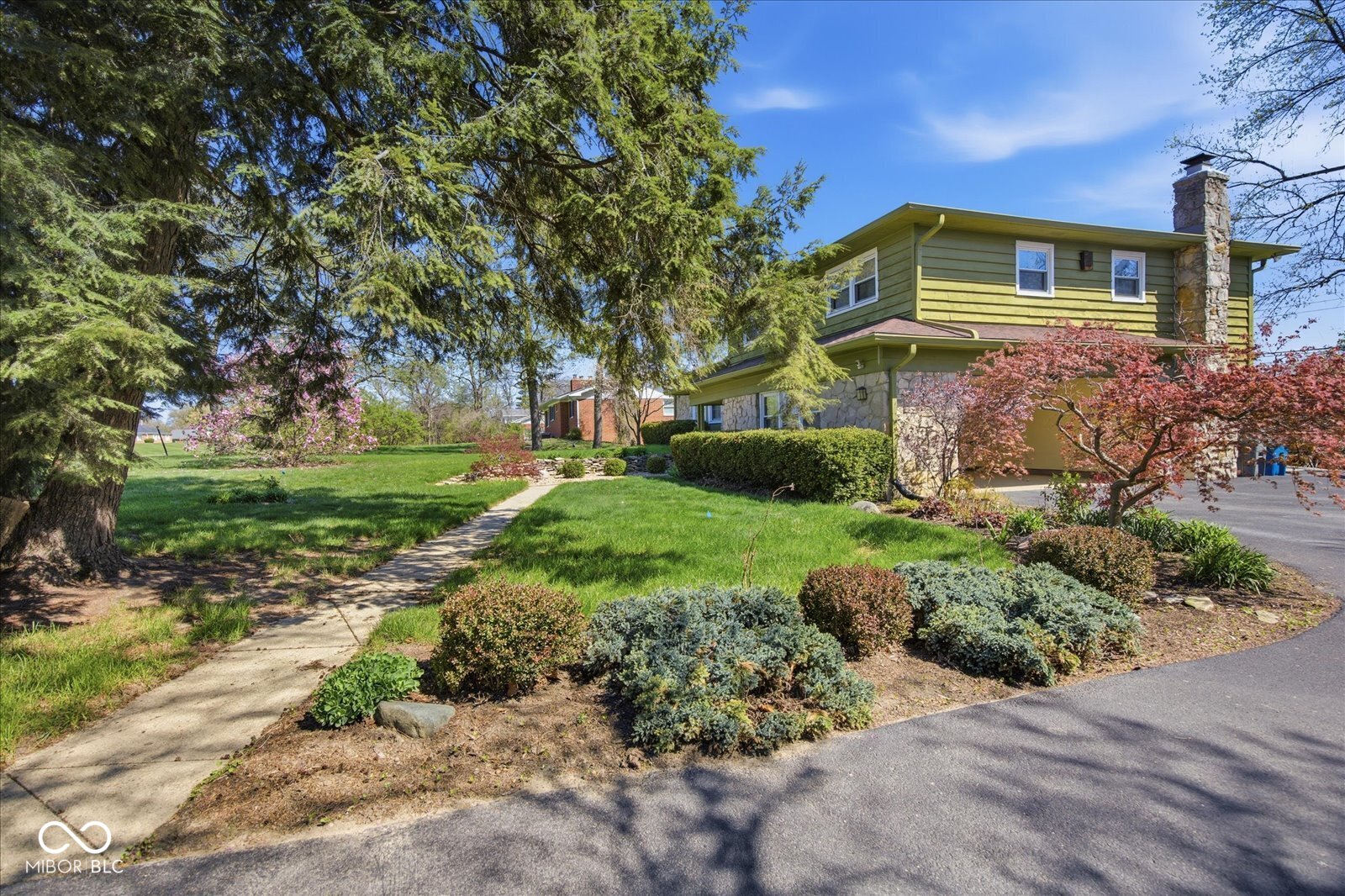 5259 N Arlington Avenue