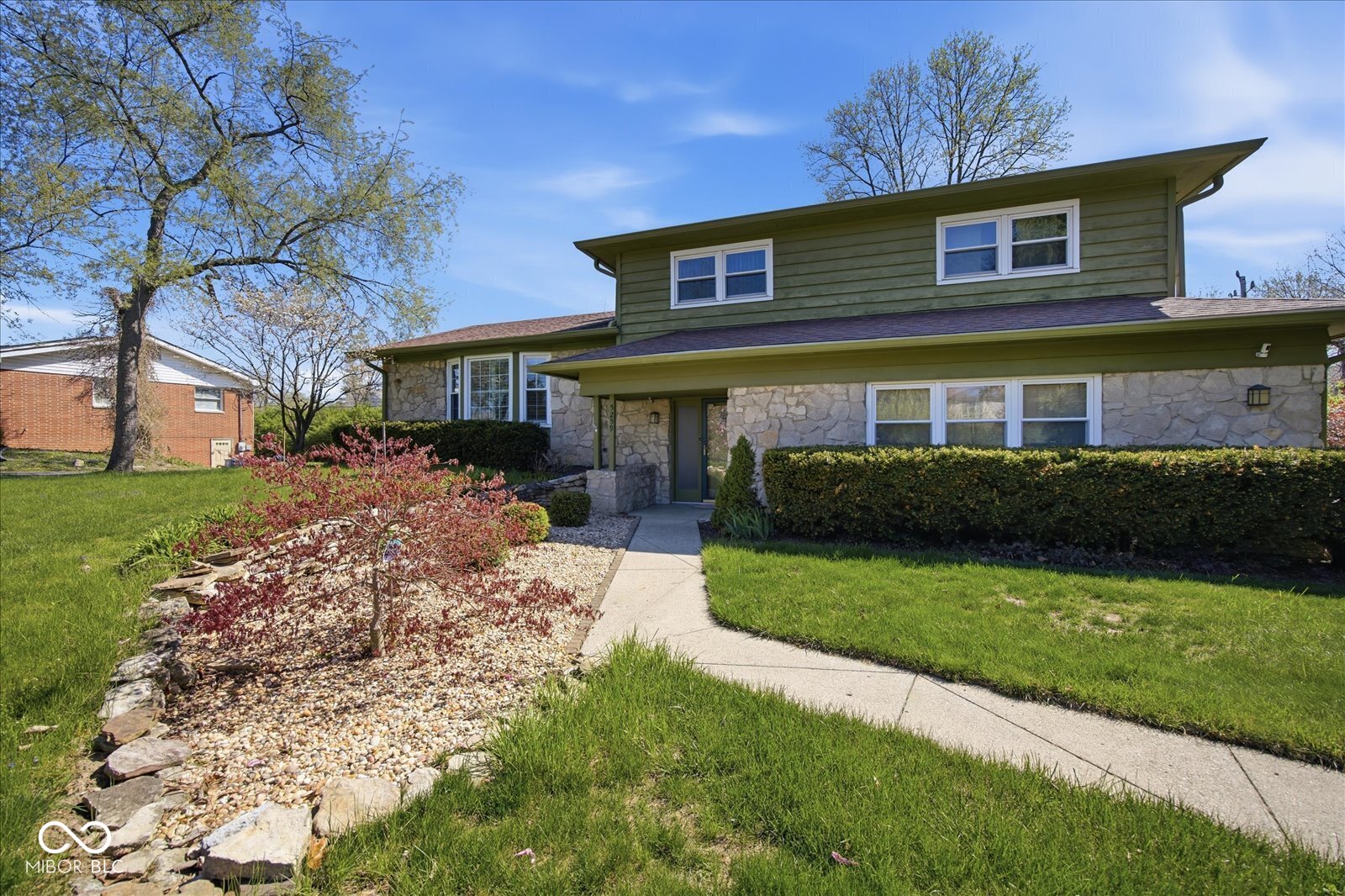 5259 N Arlington Avenue