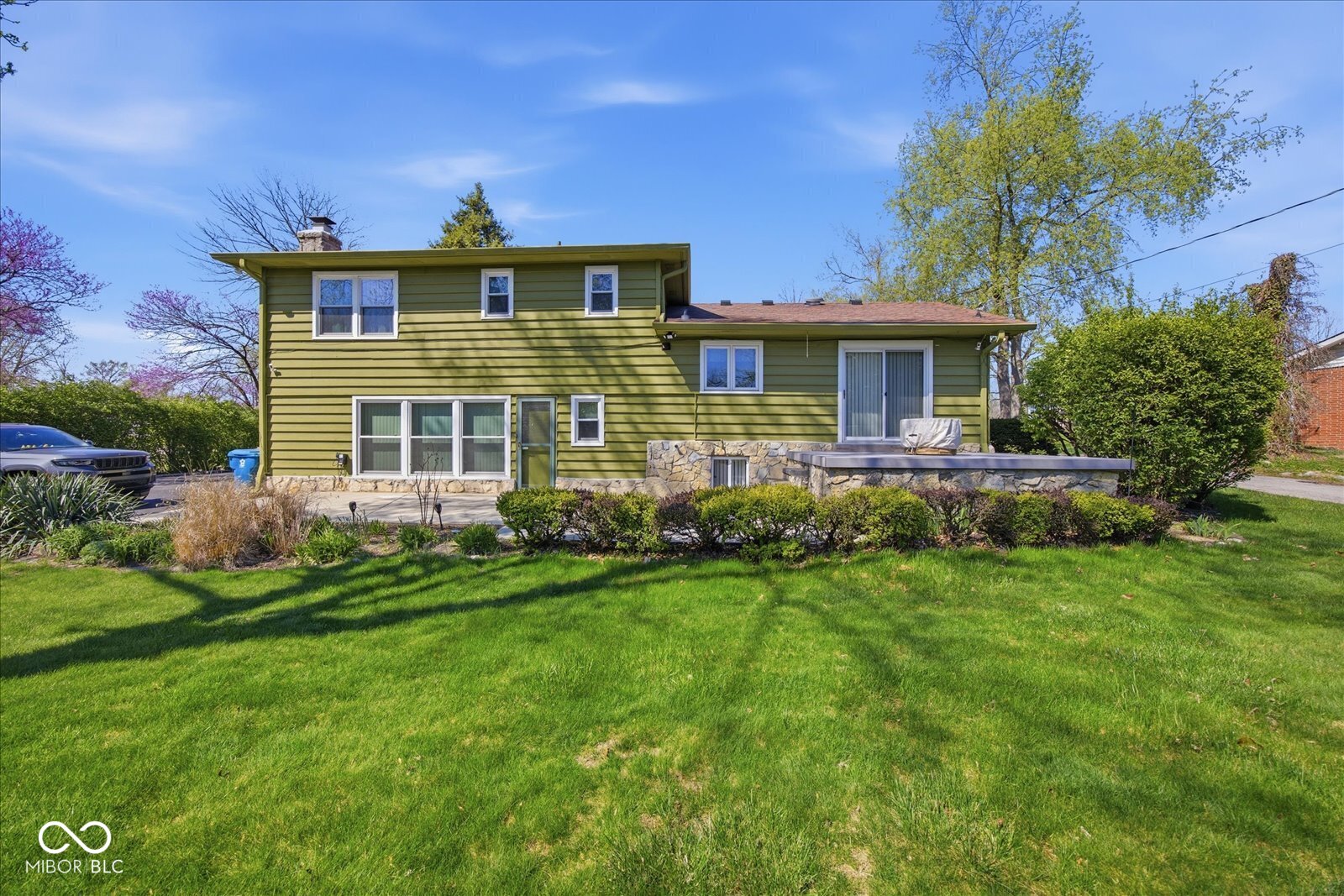 5259 N Arlington Avenue