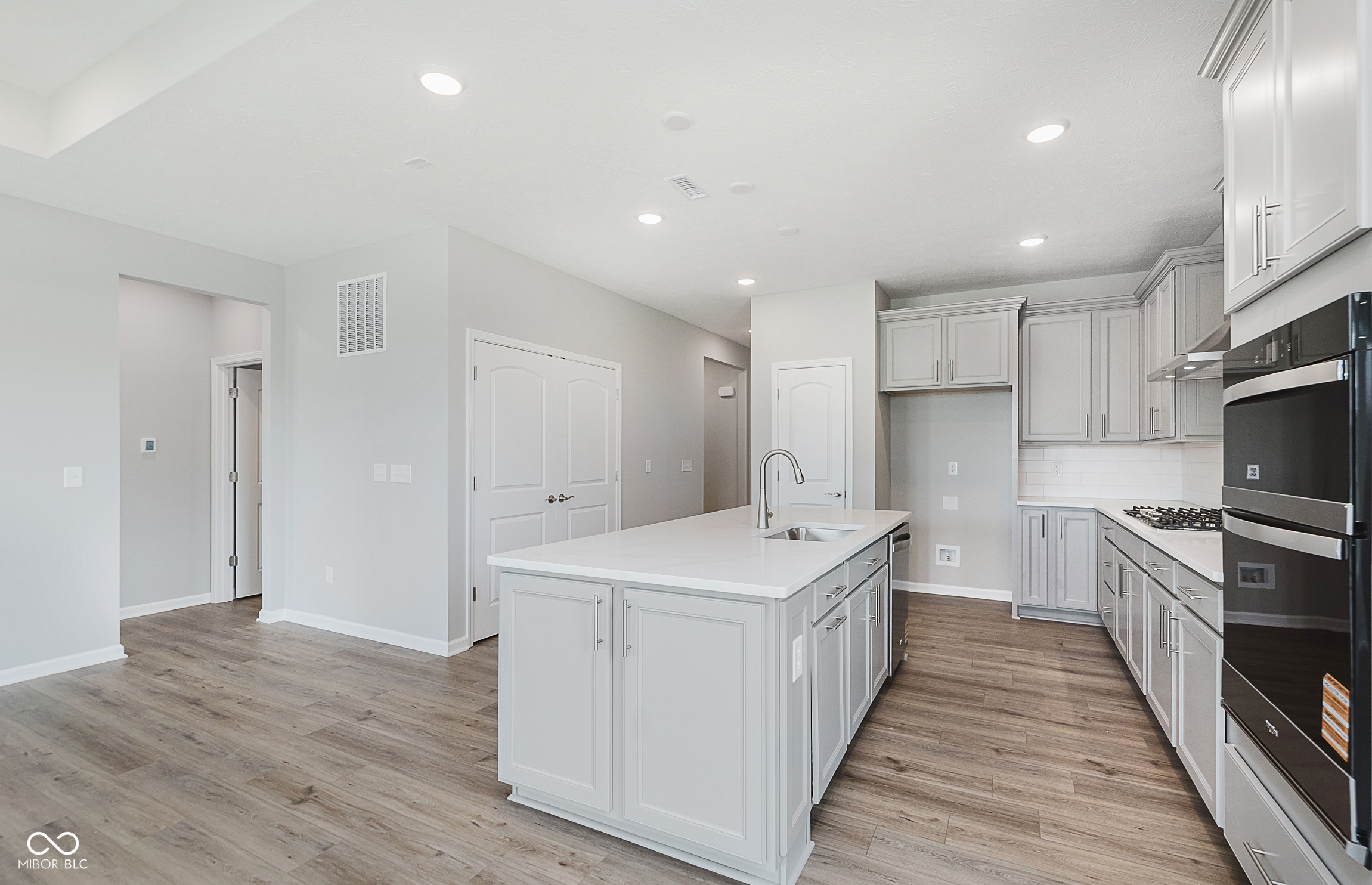 2592 Goldfinger Lane