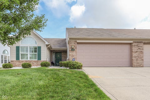 Photo of 1192 Vicksburg South Drive, Greenwood, IN 46143 (MLS # 22112520)