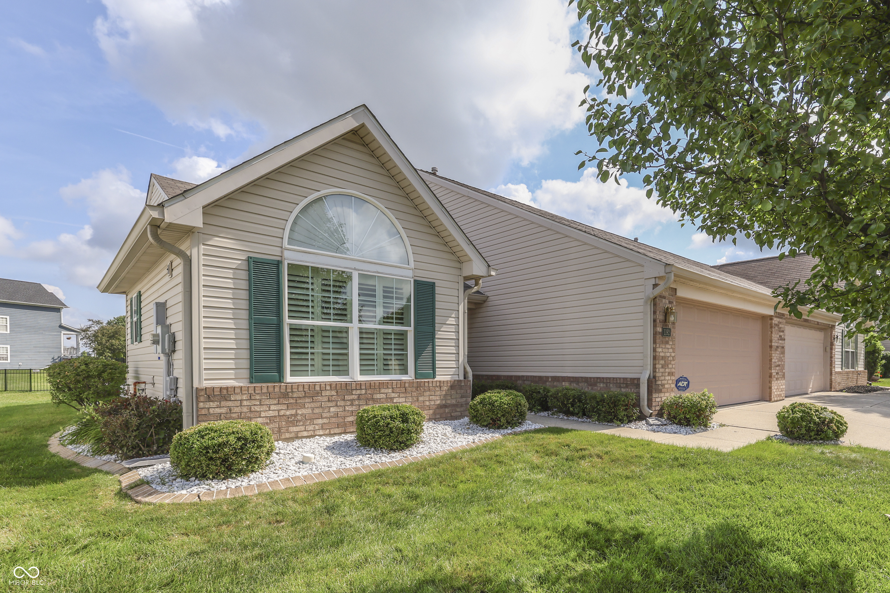 1192 Vicksburg South Drive