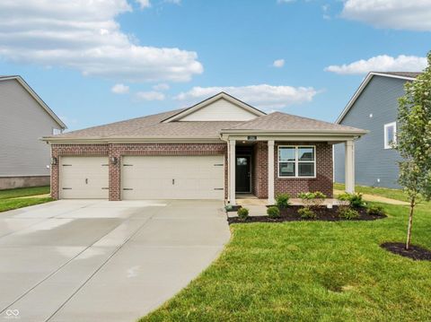 Photo of 204 Aster Way, Greenfield, IN 46140 (MLS # 22063071)