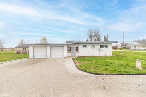 Photo of 3921 N 200 W, Greenfield, IN 46140 (MLS # 22092790)