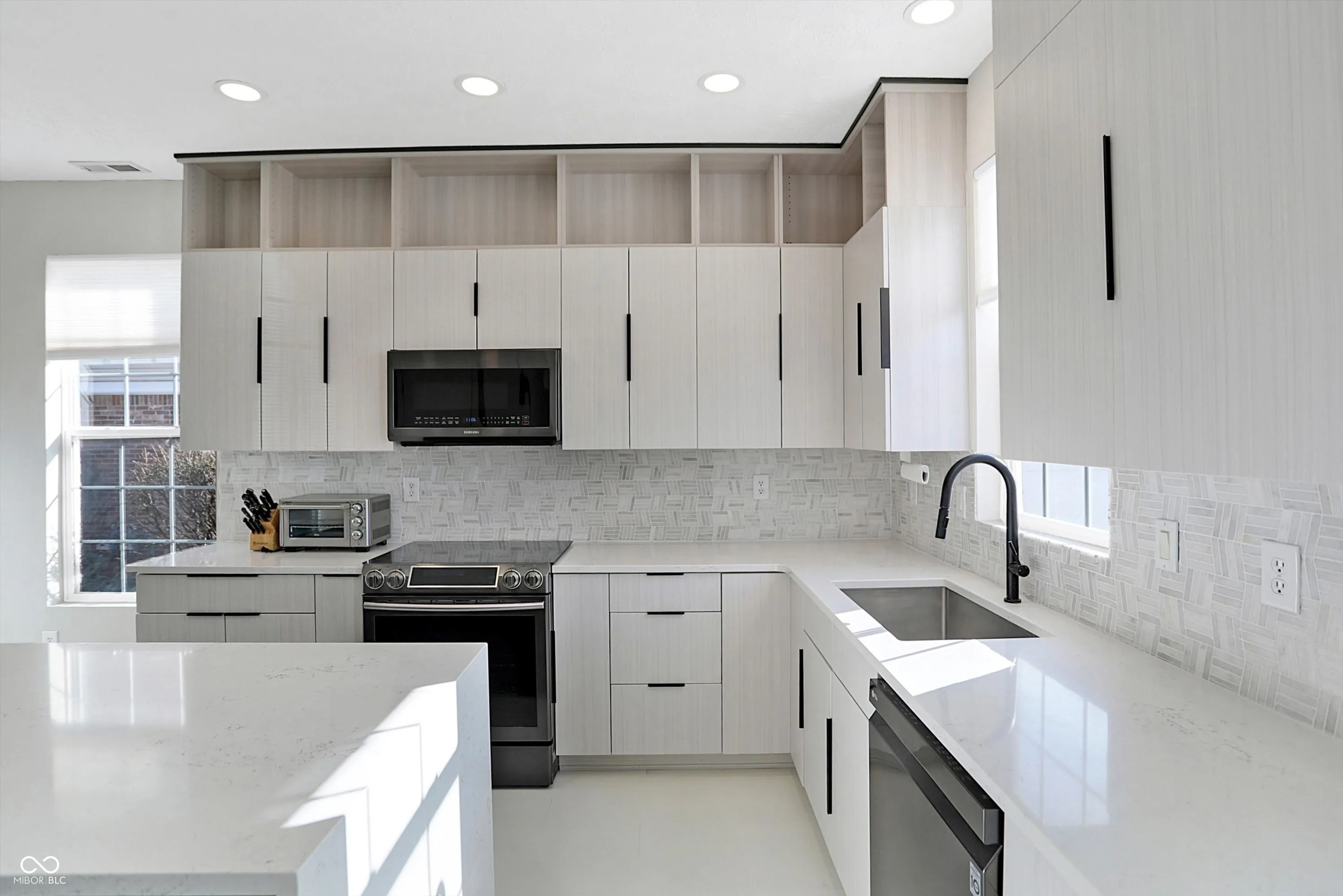 Fishers, Indiana 46037, United States, 3 Bedrooms Bedrooms, ,3 BathroomsBathrooms,Residential,Pending,8148