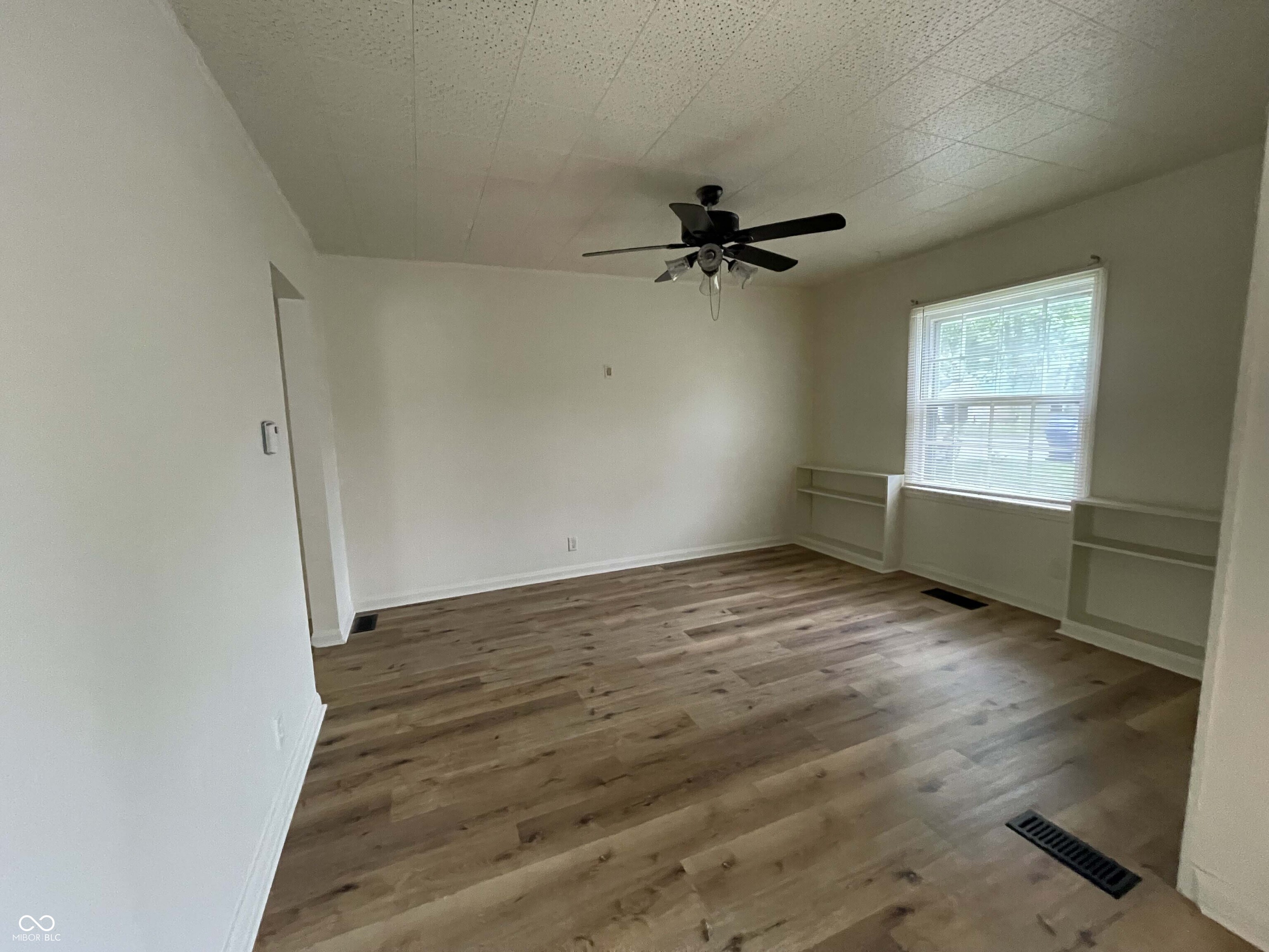 4522 N Longworth Avenue