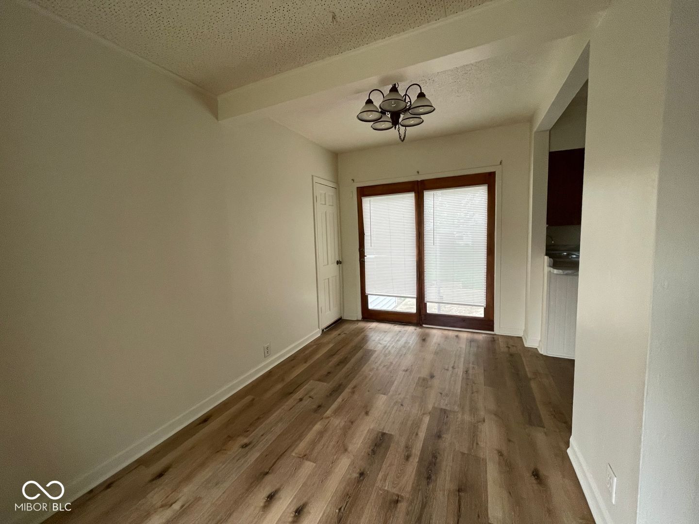 4522 N Longworth Avenue