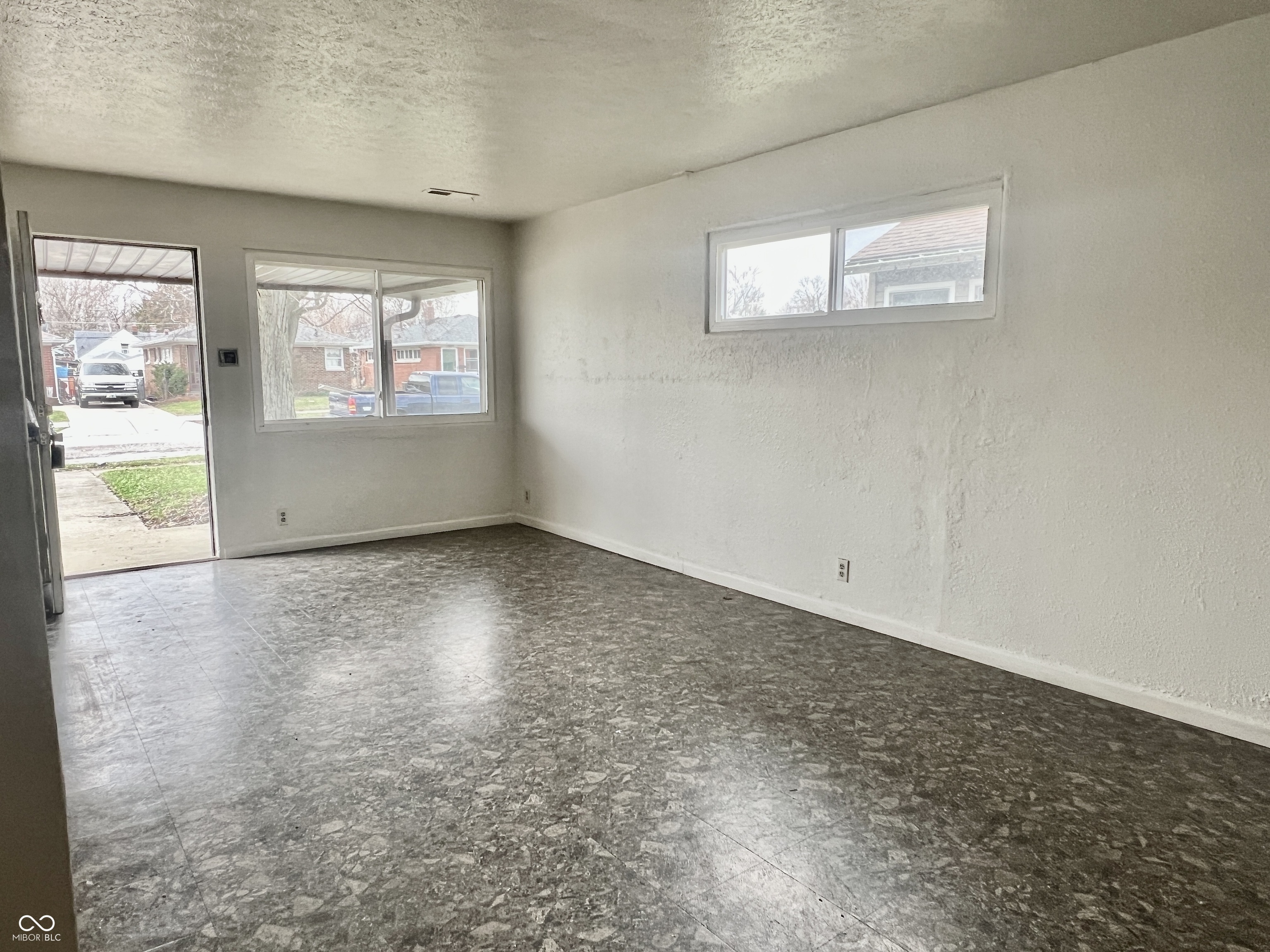 151 N 8th Avenue