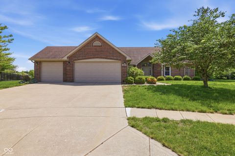 Photo of 7429 Copperwood Drive, Indianapolis, IN 46217 (MLS # 22103686)