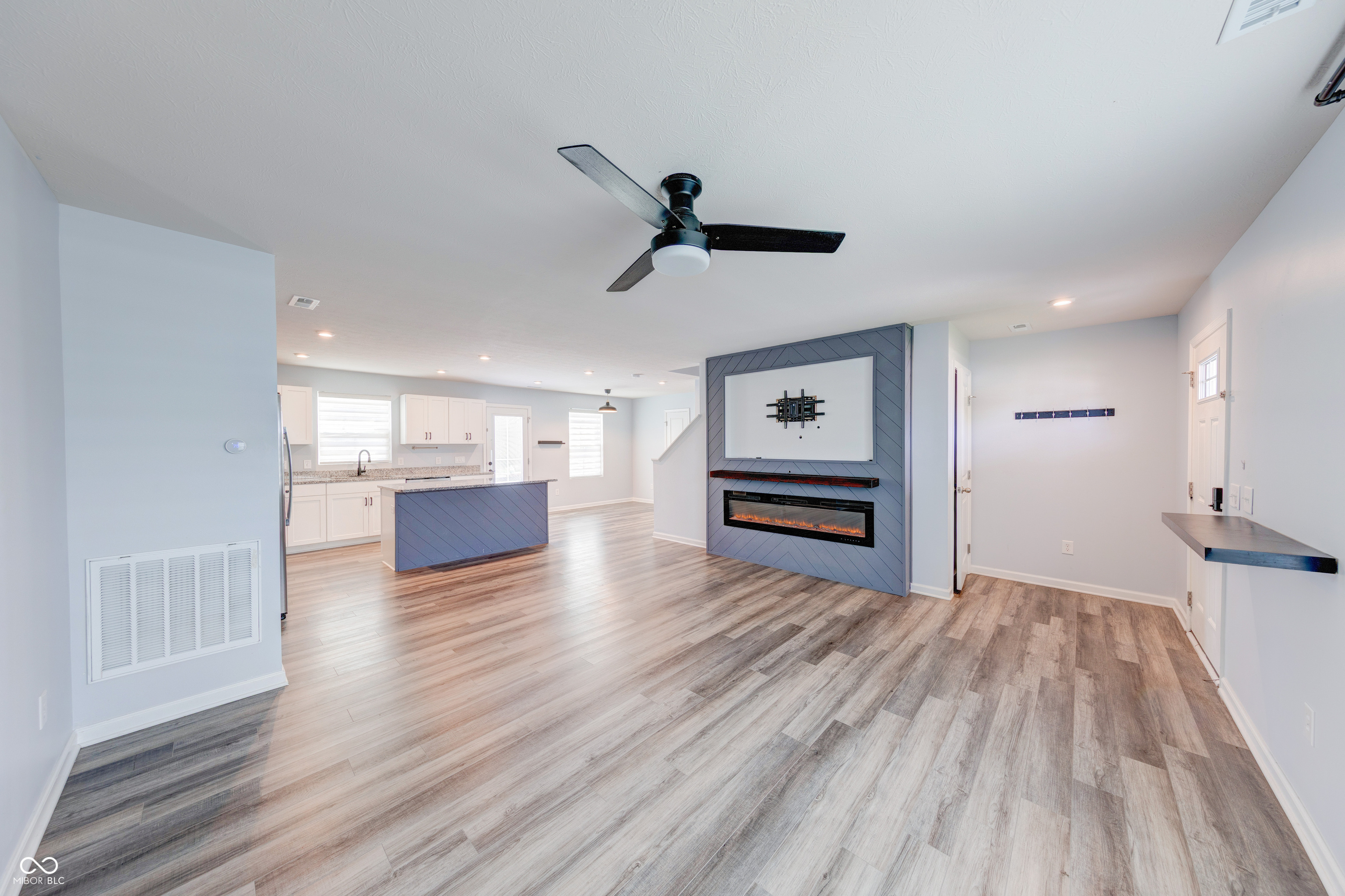 9758 Oak Grove Drive