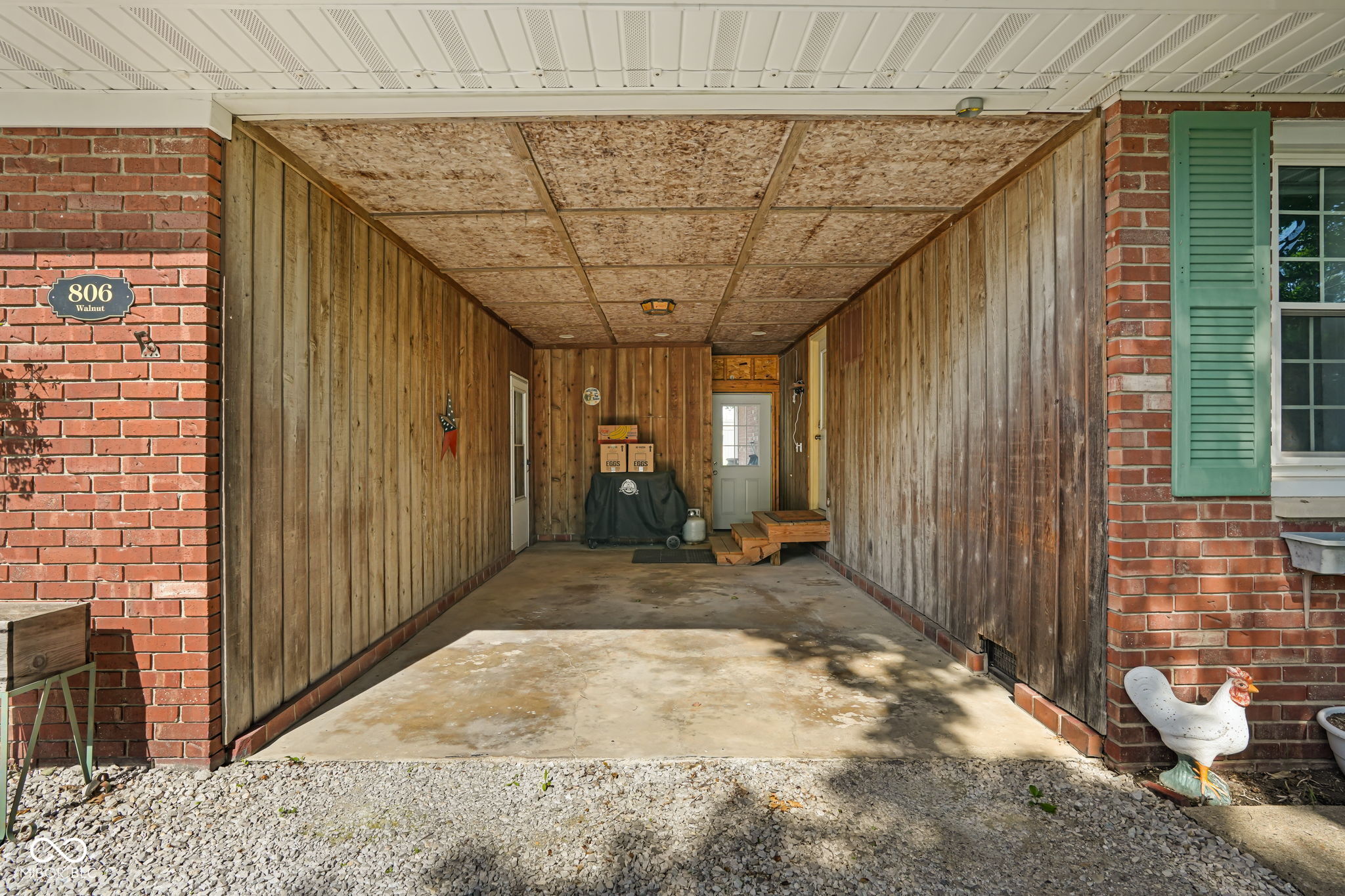806 W Walnut Drive
