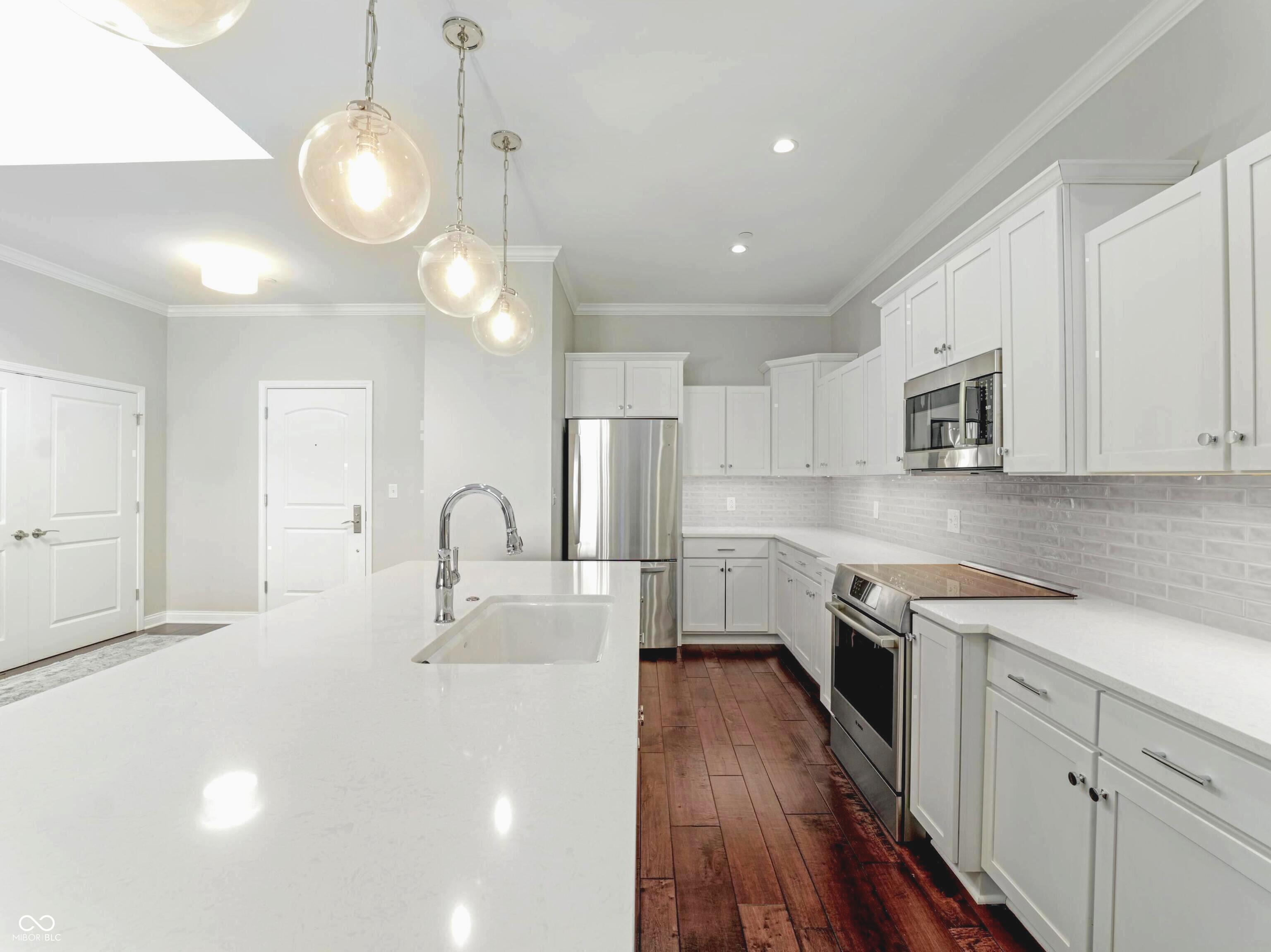 720 S Rangeline Road 703