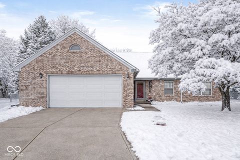 Photo of 388 Pomona Court, Greenfield, IN 46140 (MLS # 22085359)