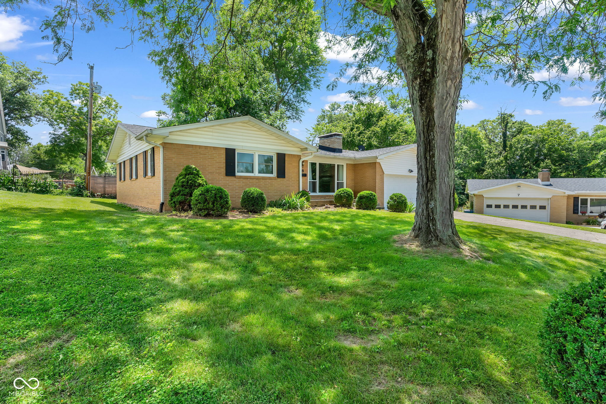 8 Paradise Lane