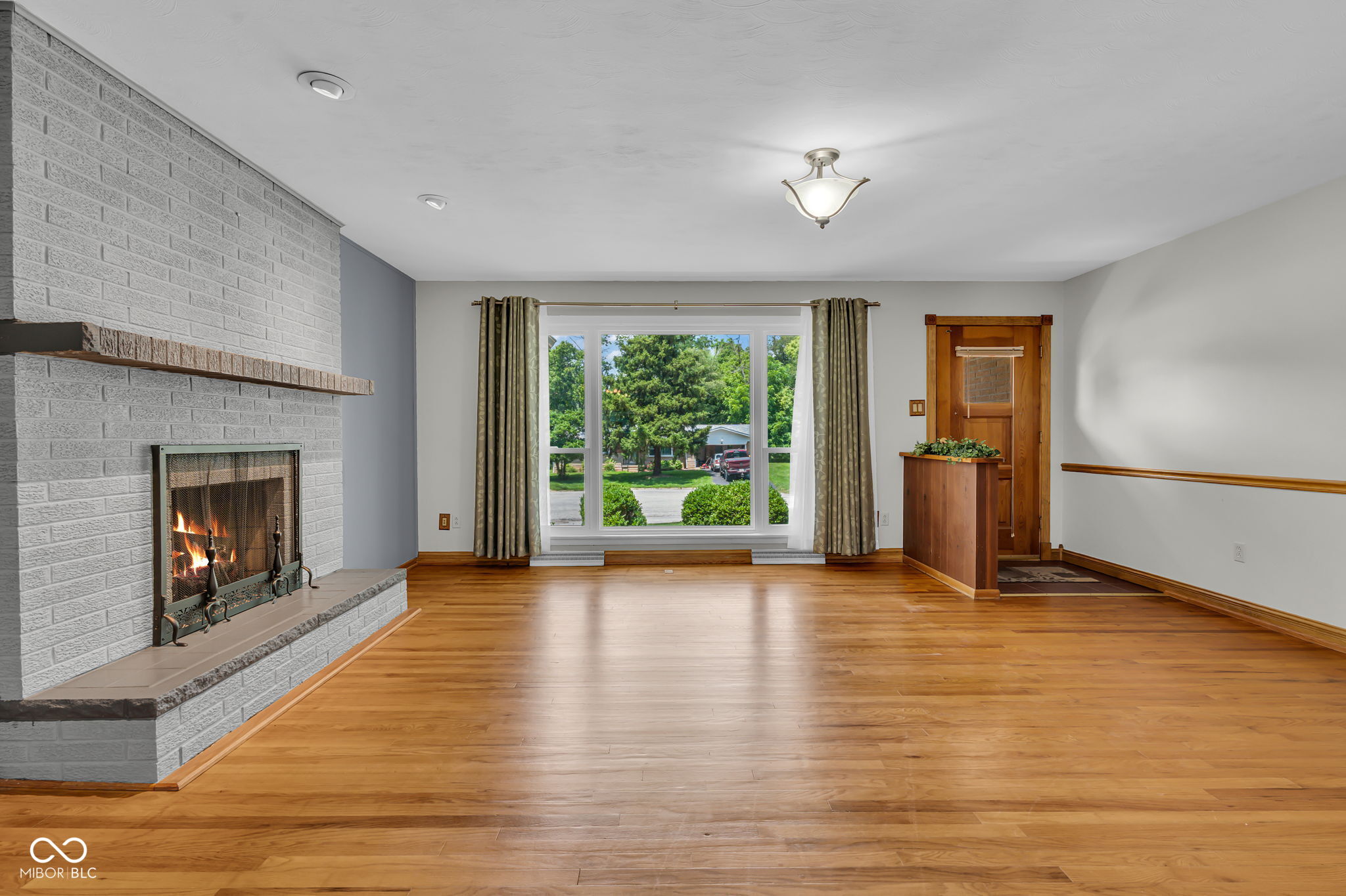8 Paradise Lane