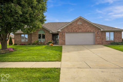 Photo of 3739 Imperial Drive E, Columbus, IN 47203 (MLS # 22128085)