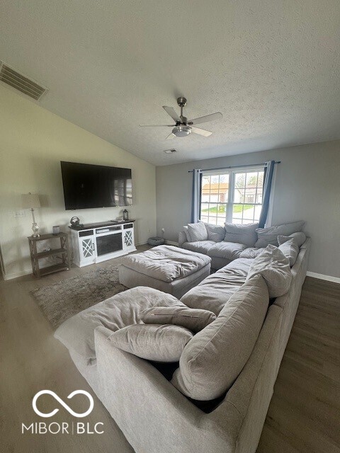 1009 S Creek Drive W