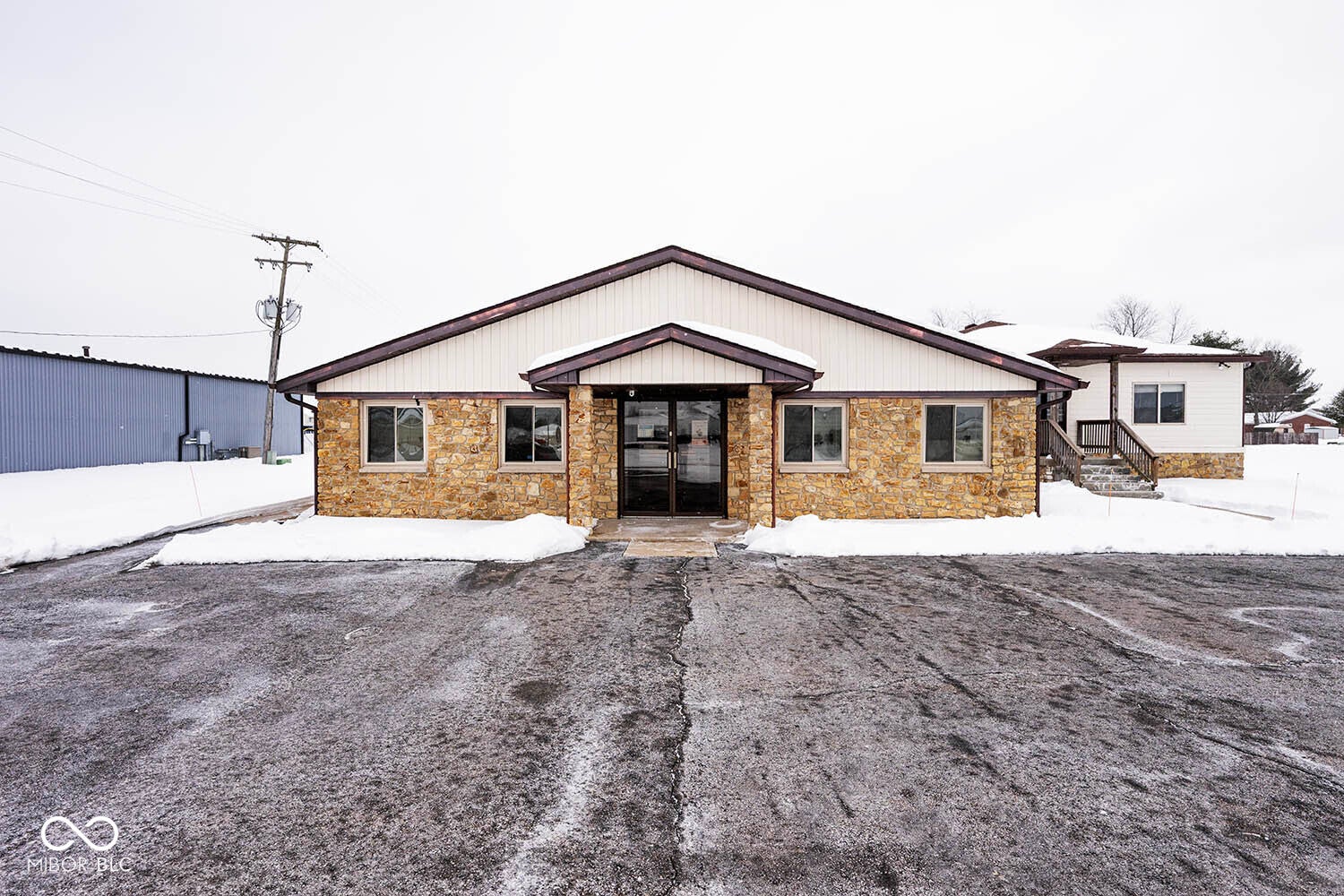 180 Robert Curry Dr, Martinsville, IN 46151