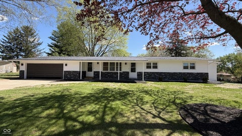 Photo of 1900 Hillcrest Avenue, Plymouth, IN 46563 (MLS # 22099167)