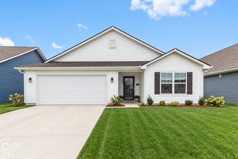 Photo of 4809 Amber Wood Lane, Indianapolis, IN 46235 (MLS # 22133019)