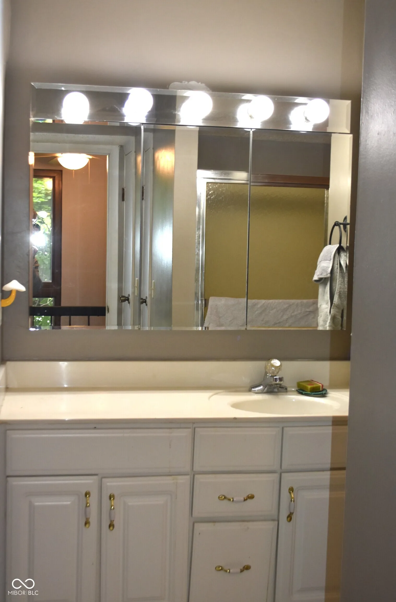 Indianapolis, Indiana 46260, United States, 2 Bedrooms Bedrooms, ,2 BathroomsBathrooms,Residential,Active,142542