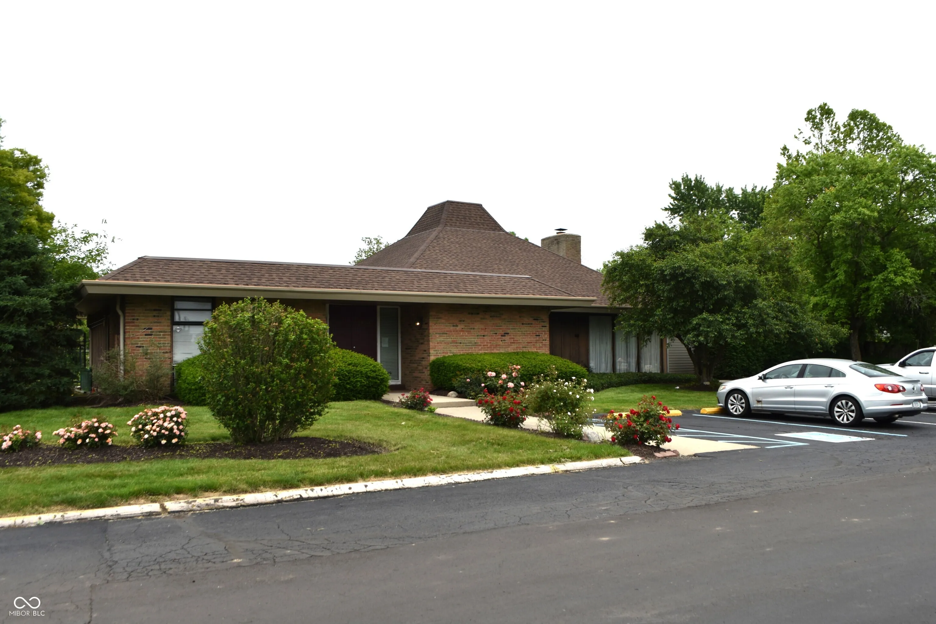 Indianapolis, Indiana 46260, United States, 2 Bedrooms Bedrooms, ,2 BathroomsBathrooms,Residential,Active,142542