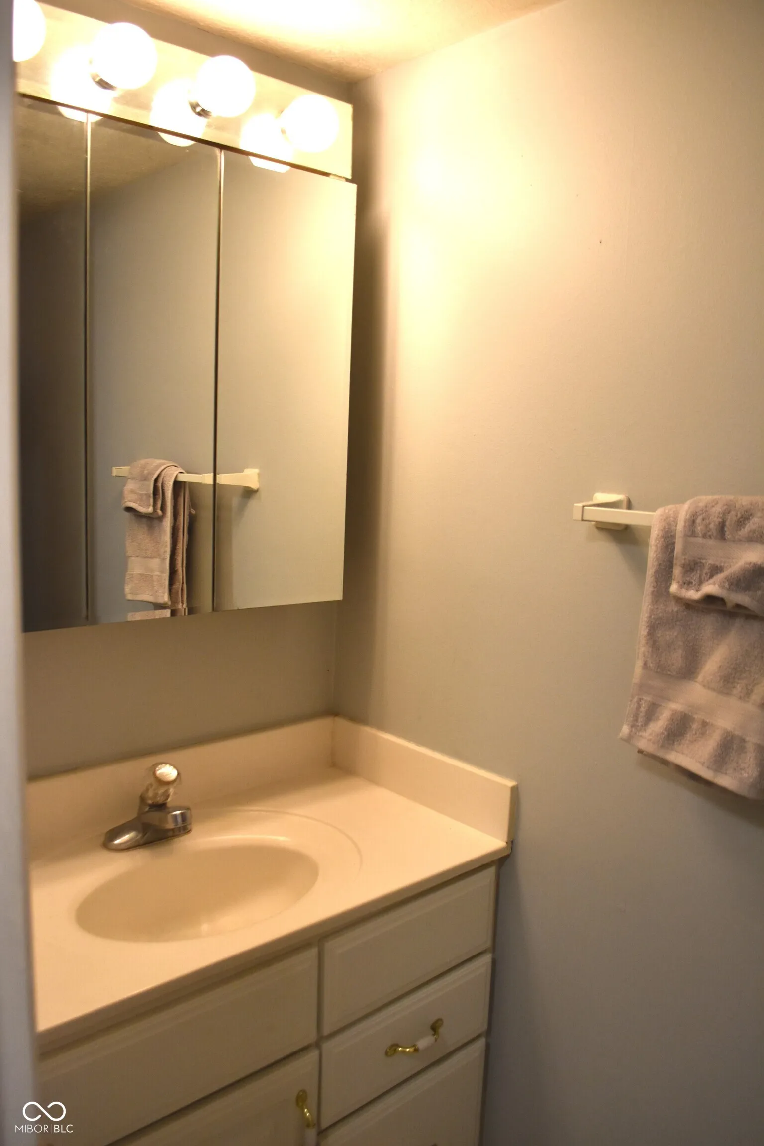 Indianapolis, Indiana 46260, United States, 2 Bedrooms Bedrooms, ,2 BathroomsBathrooms,Residential,Active,142542