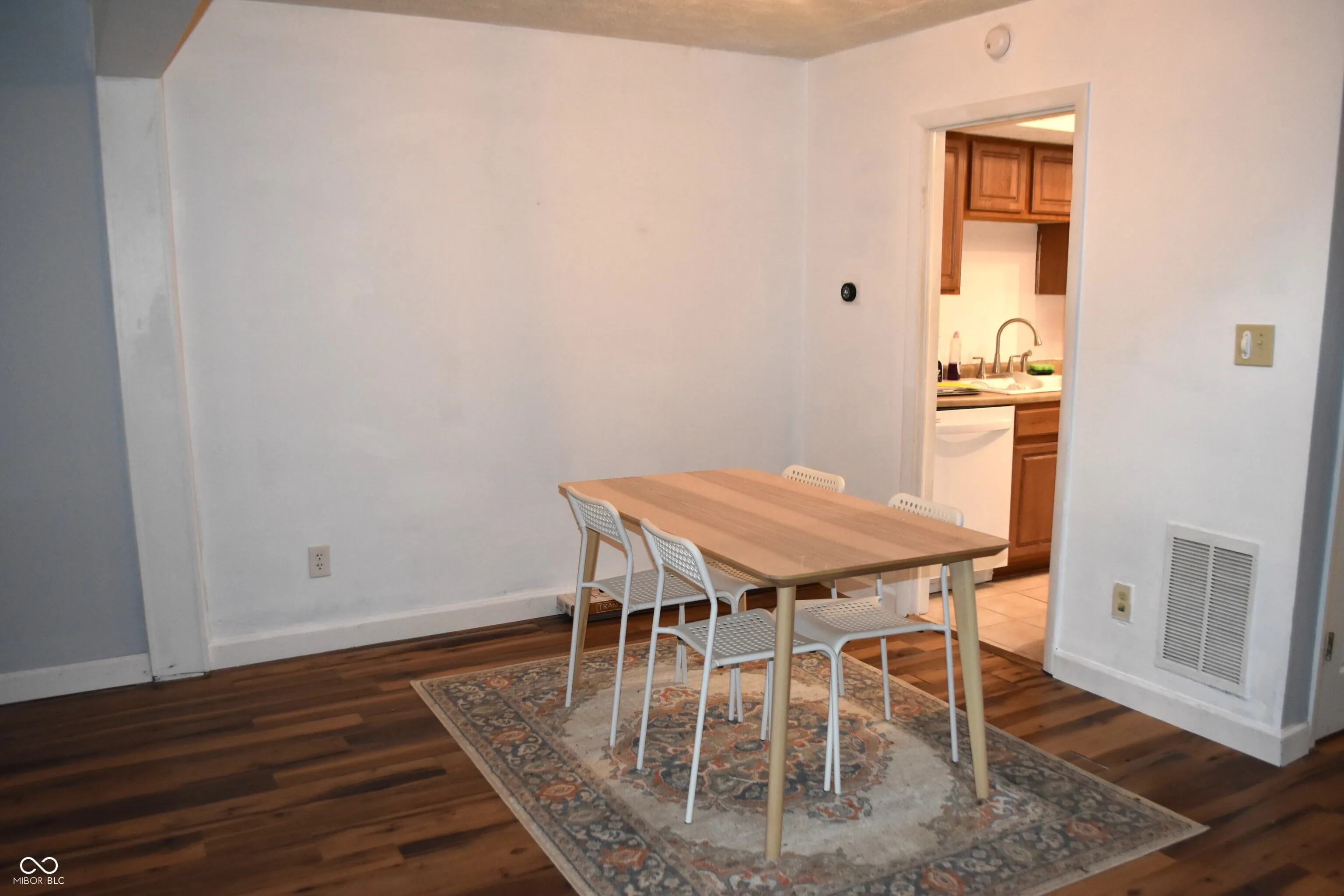 Indianapolis, Indiana 46260, United States, 2 Bedrooms Bedrooms, ,2 BathroomsBathrooms,Residential,Active,142542