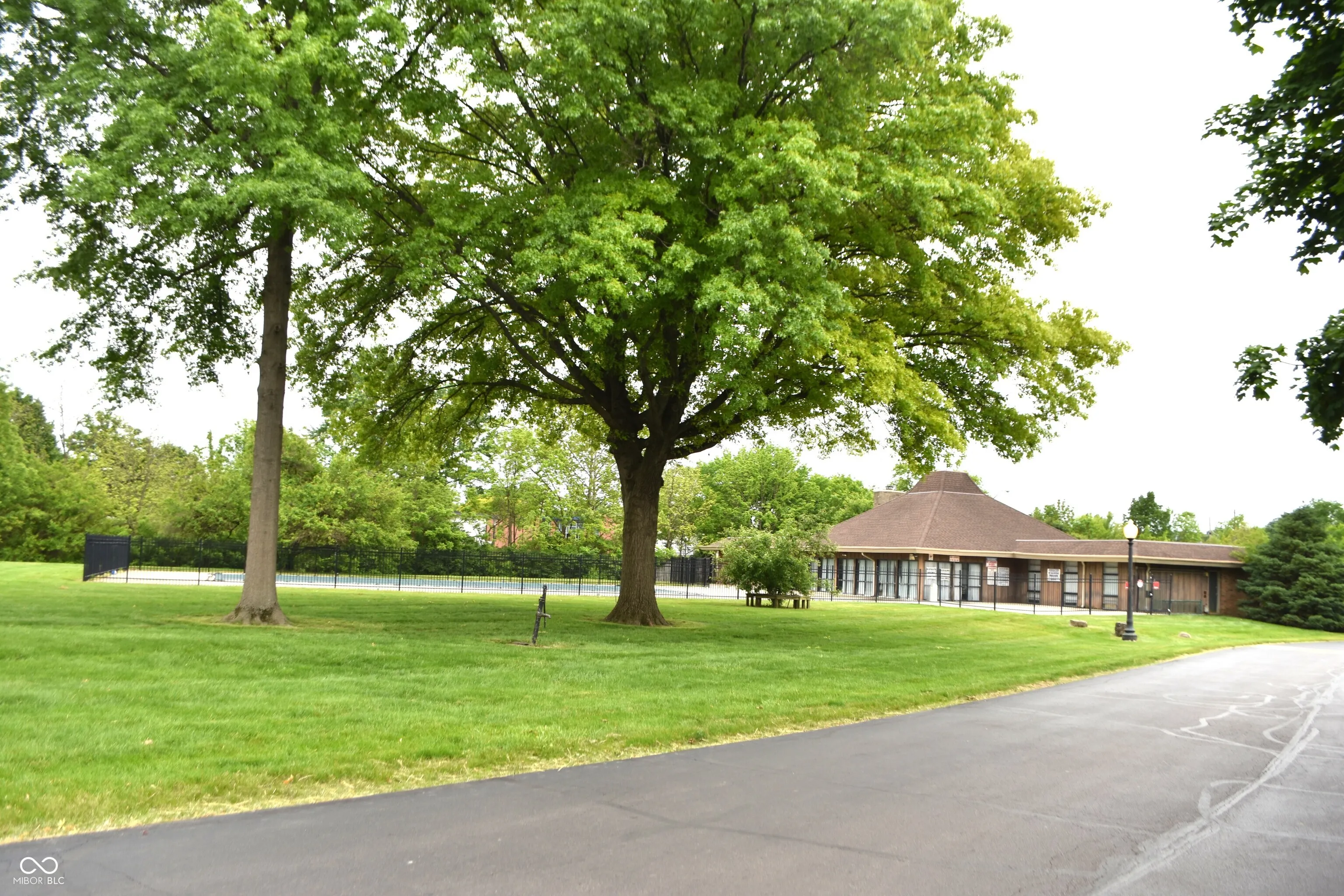 Indianapolis, Indiana 46260, United States, 2 Bedrooms Bedrooms, ,2 BathroomsBathrooms,Residential,Active,142542