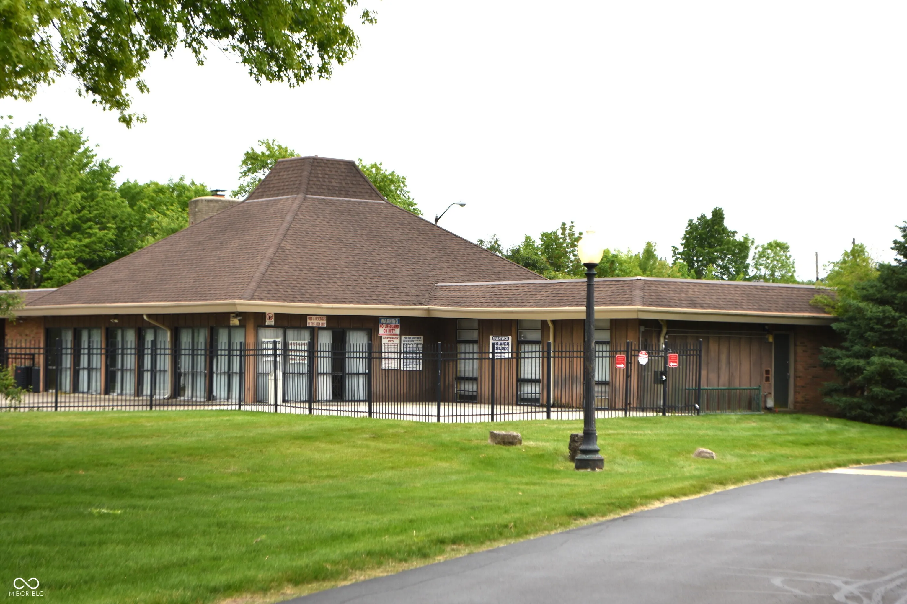 Indianapolis, Indiana 46260, United States, 2 Bedrooms Bedrooms, ,2 BathroomsBathrooms,Residential,Active,142542