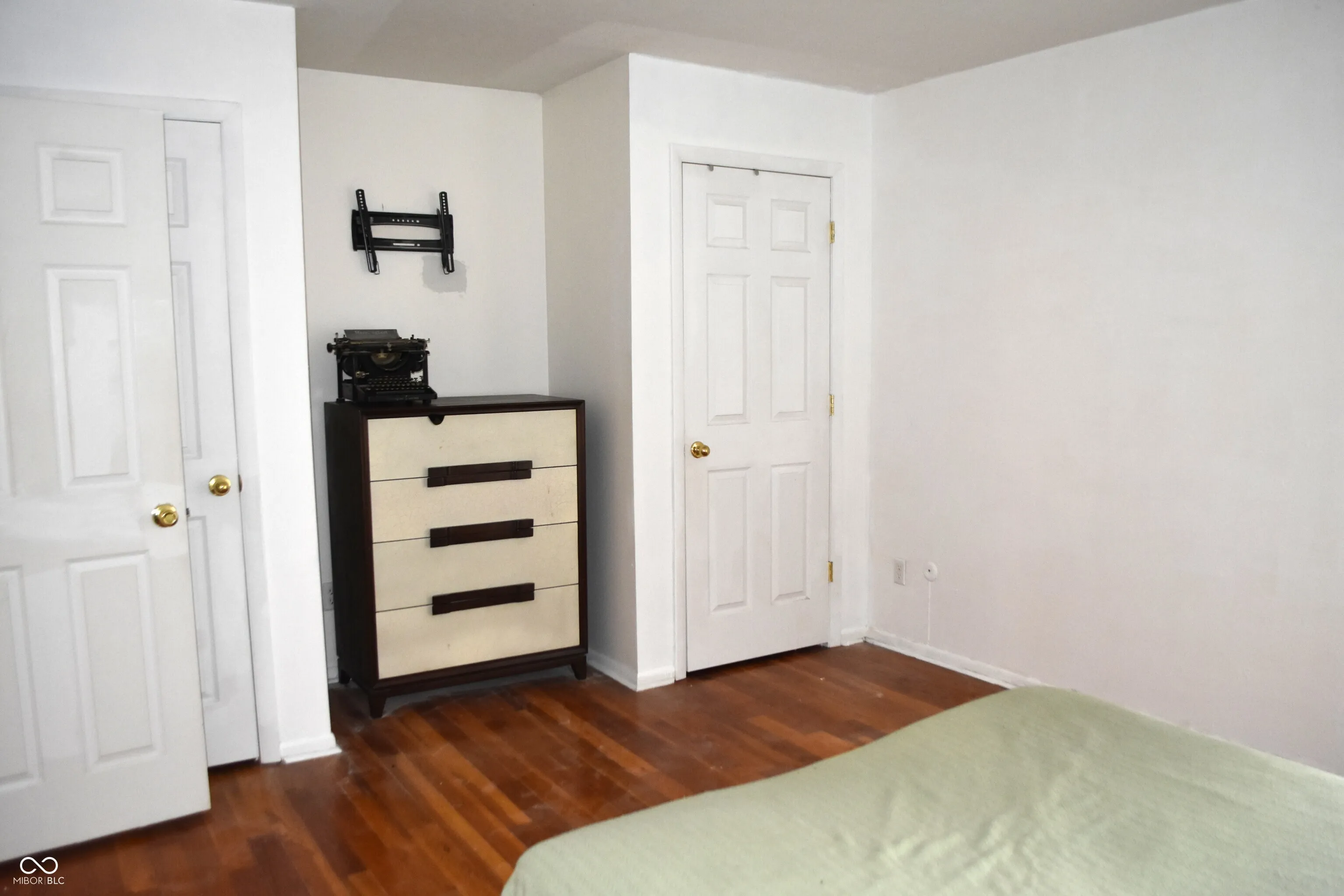 Indianapolis, Indiana 46260, United States, 2 Bedrooms Bedrooms, ,2 BathroomsBathrooms,Residential,Active,142542