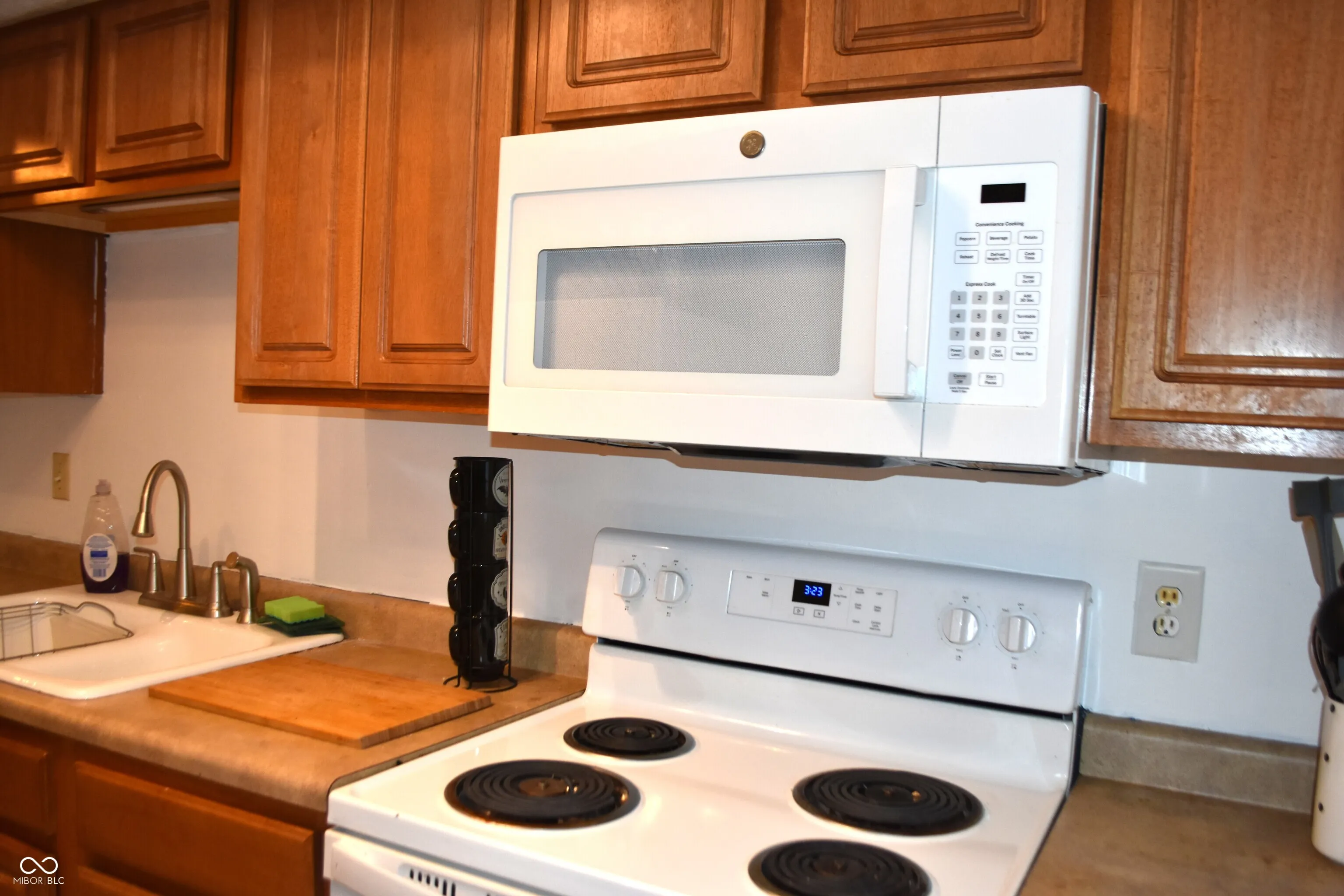 Indianapolis, Indiana 46260, United States, 2 Bedrooms Bedrooms, ,2 BathroomsBathrooms,Residential,Active,142542