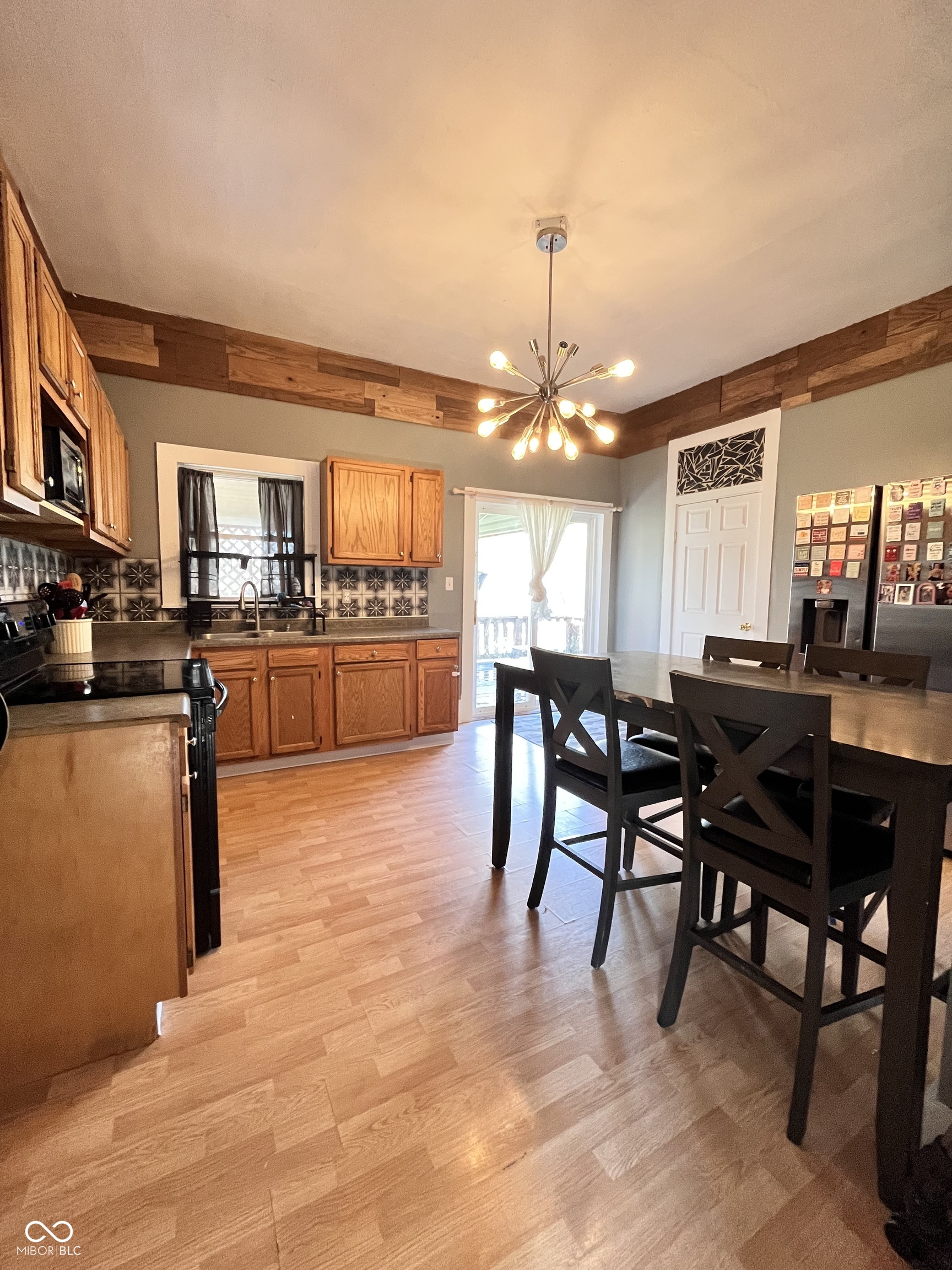 239 E Walnut Street