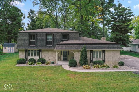 Photo of 412 Woodland West Drive, Greenfield, IN 46140 (MLS # 22088904)