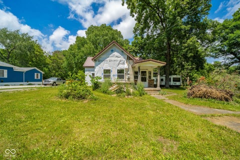 Photo of 1814 W Railroad Street, New Castle, IN 47362 (MLS # 22107048)