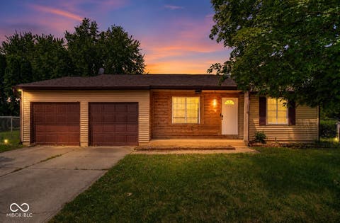 Photo of 114 Pilgrim Court, Greenwood, IN 46142 (MLS # 22106177)
