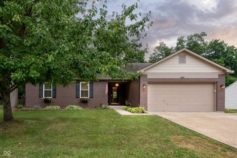 Photo of 550 Old Farm Road, Danville, IN 46122 (MLS # 22115774)