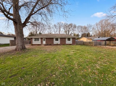 Photo of 4663 W Runyon Lake Drive, Greenwood, IN 46143 (MLS # 22097781)