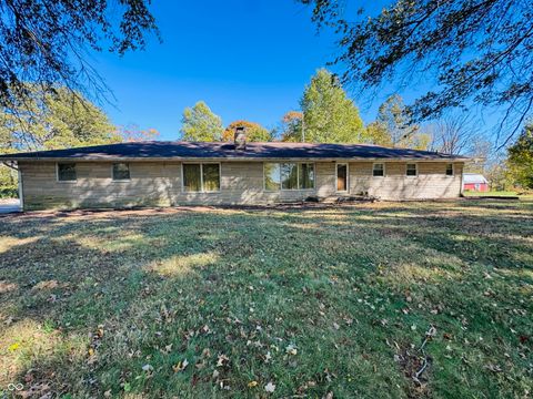 Photo of 9421 S 200 W, Columbus, IN 47201 (MLS # 22084202)