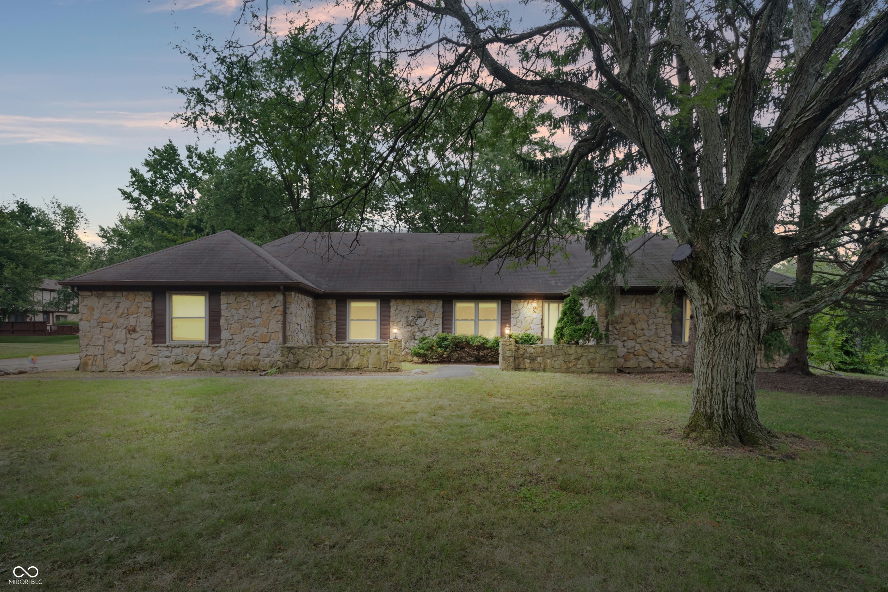 8729 Sawleaf Road