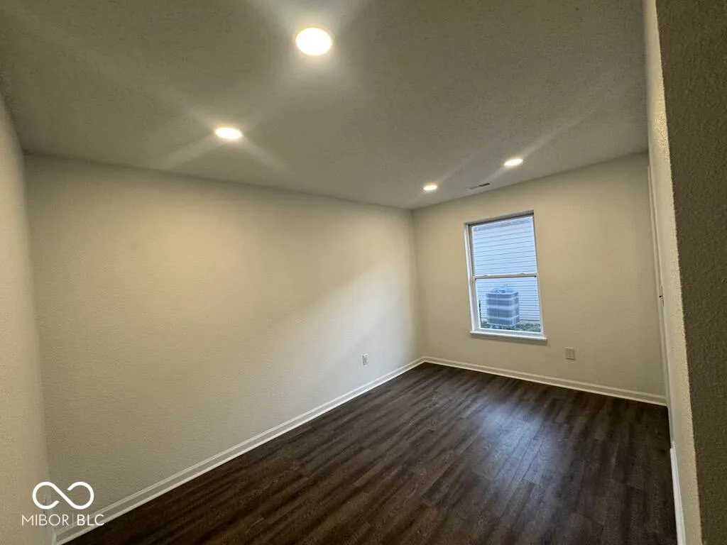 Greenwood, Indiana 46143, United States, 3 Bedrooms Bedrooms, ,2 BathroomsBathrooms,Residential,Pending,37829