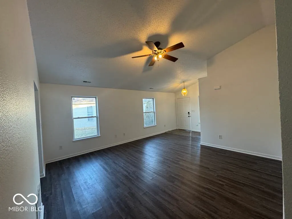 Greenwood, Indiana 46143, United States, 3 Bedrooms Bedrooms, ,2 BathroomsBathrooms,Residential,Pending,37829