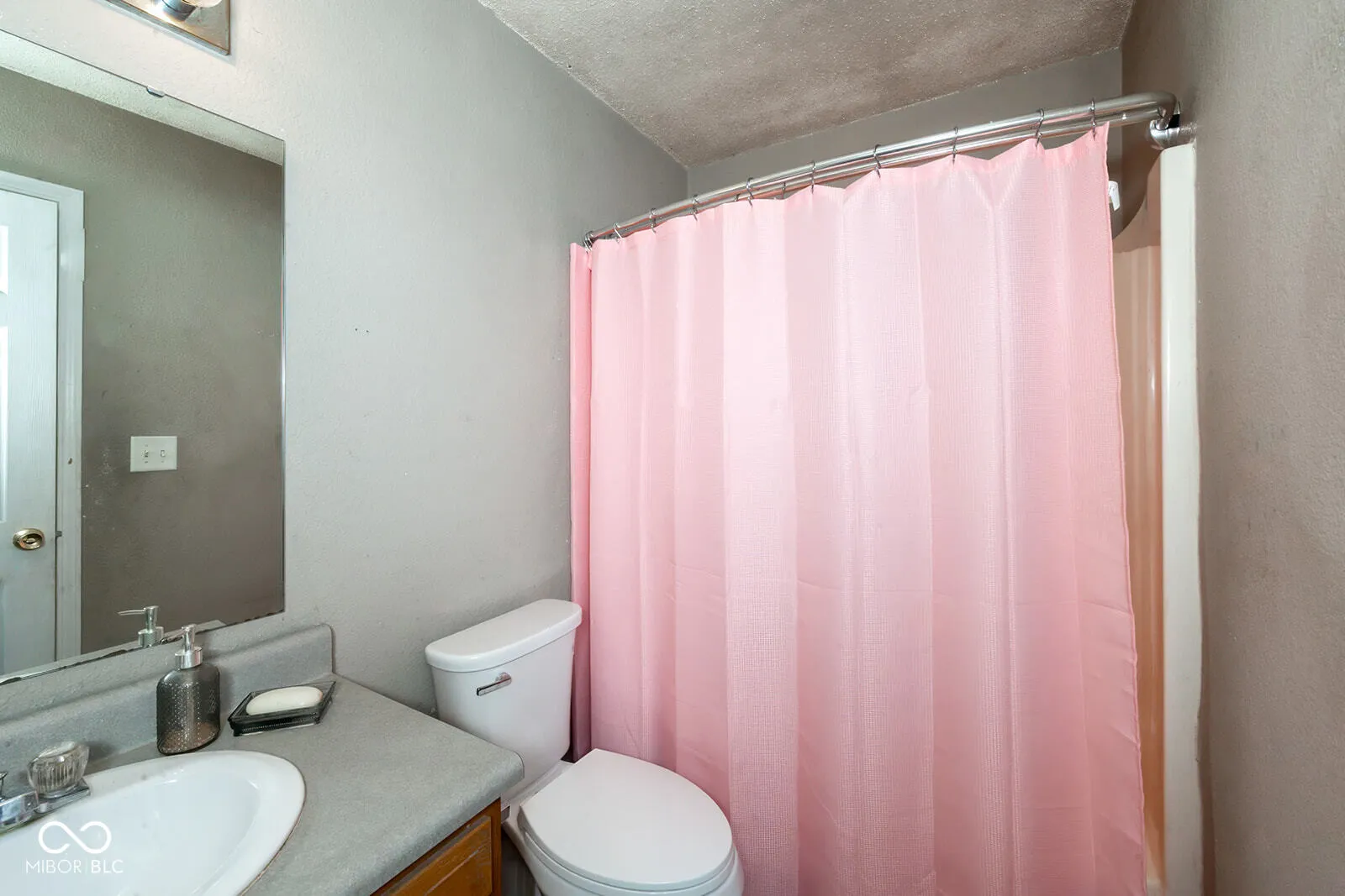 Greenwood, Indiana 46143, United States, 3 Bedrooms Bedrooms, ,2 BathroomsBathrooms,Residential,Pending,37829