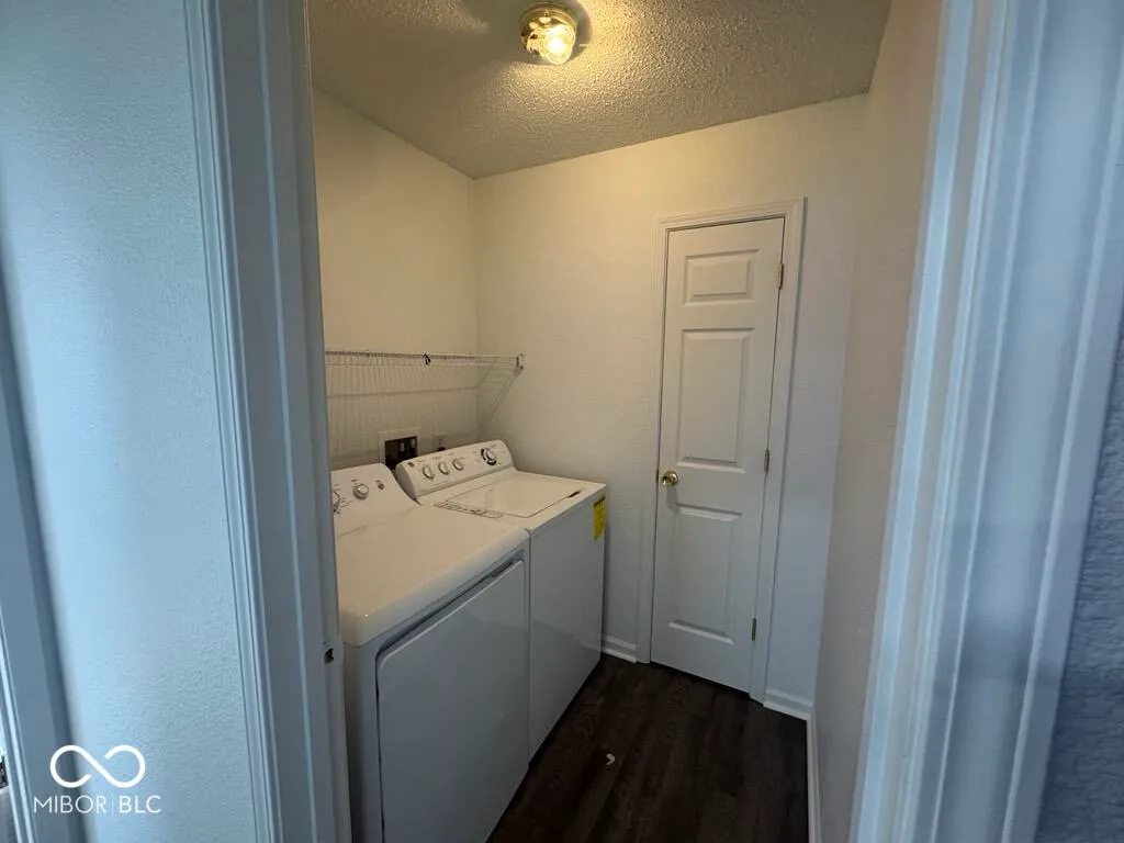 Greenwood, Indiana 46143, United States, 3 Bedrooms Bedrooms, ,2 BathroomsBathrooms,Residential,Pending,37829