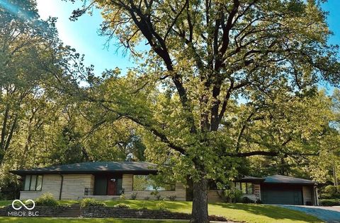 Photo of 6976 Washington Boulevard, Indianapolis, IN 46220 (MLS # 22106895)