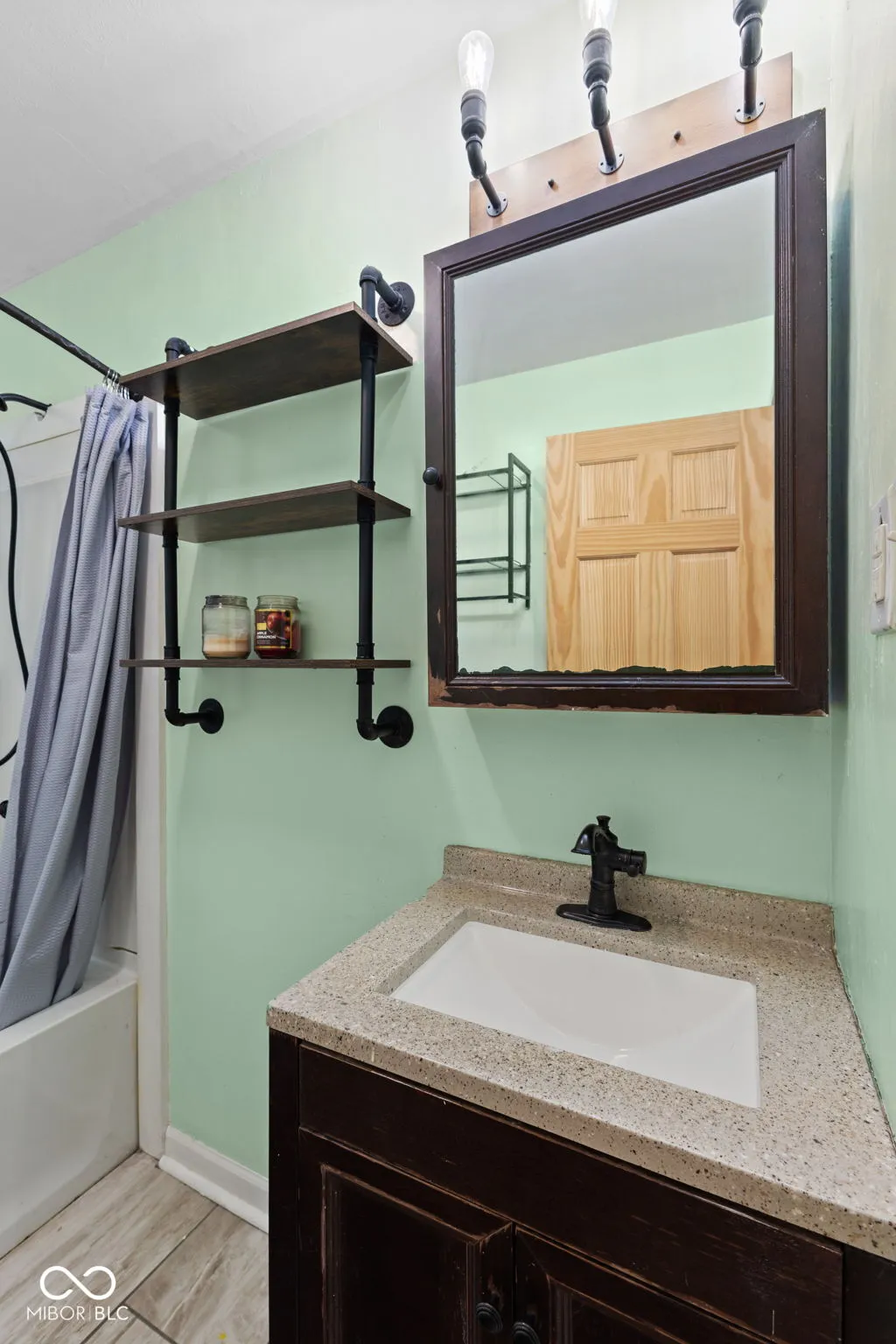 Indianapolis, Indiana 46241, United States, 3 Bedrooms Bedrooms, ,2 BathroomsBathrooms,Residential,Pending,208270