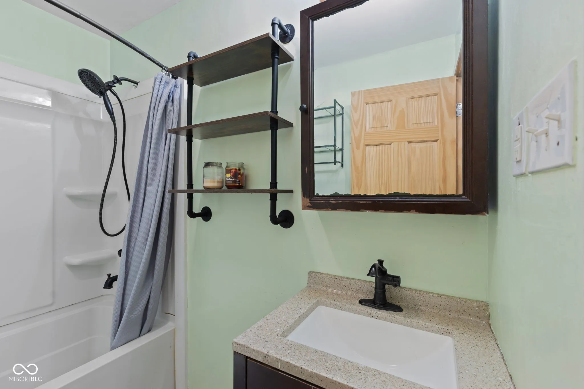 Indianapolis, Indiana 46241, United States, 3 Bedrooms Bedrooms, ,2 BathroomsBathrooms,Residential,Pending,208270