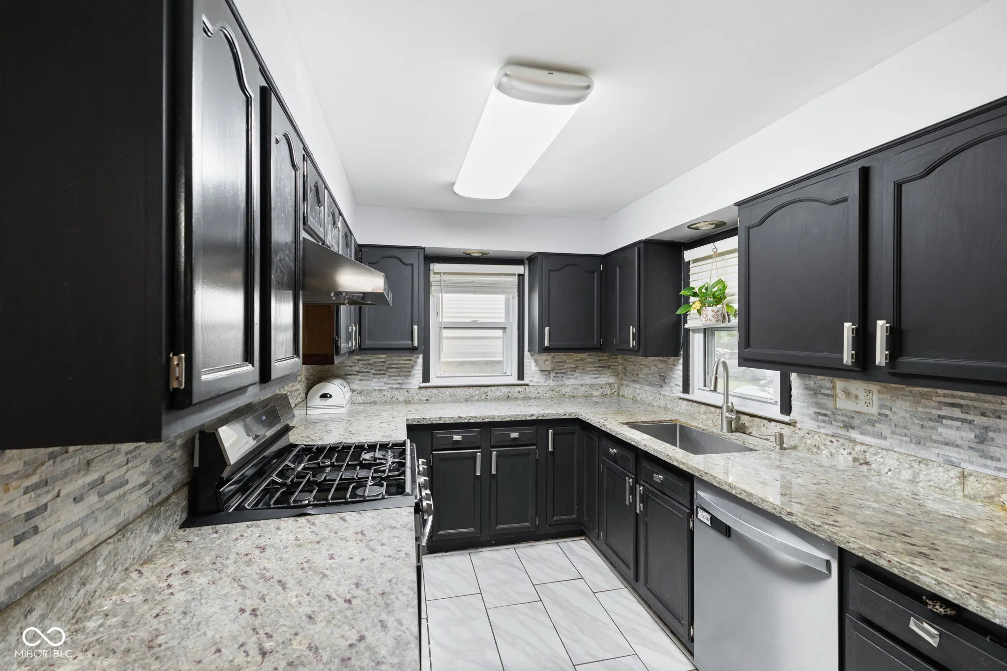 Indianapolis, Indiana 46241, United States, 3 Bedrooms Bedrooms, ,2 BathroomsBathrooms,Residential,Pending,208270