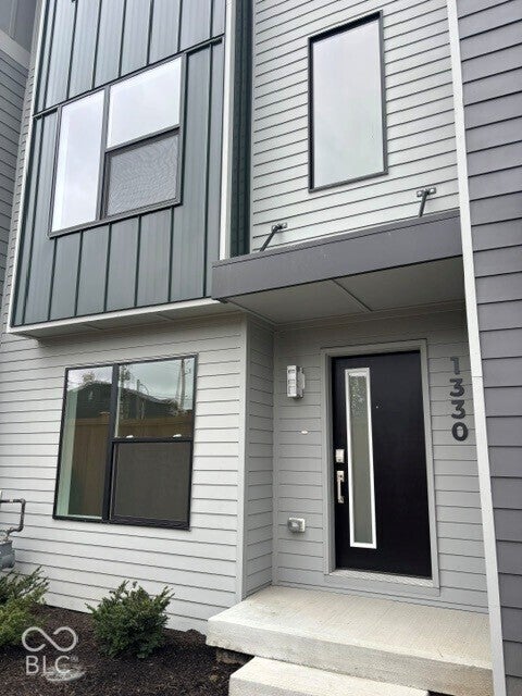 Photo of 1330 Colere Place, Indianapolis, IN 46203 (MLS # 22124211)