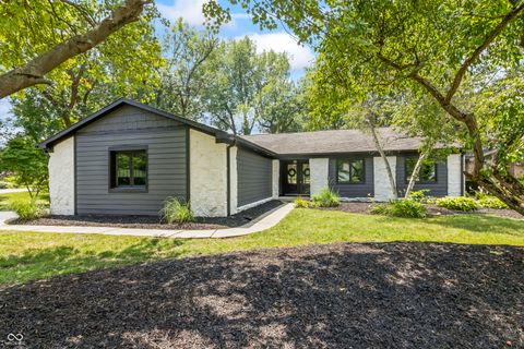Photo of 10924 Thunderbird Drive, Carmel, IN 46032 (MLS # 22088003)